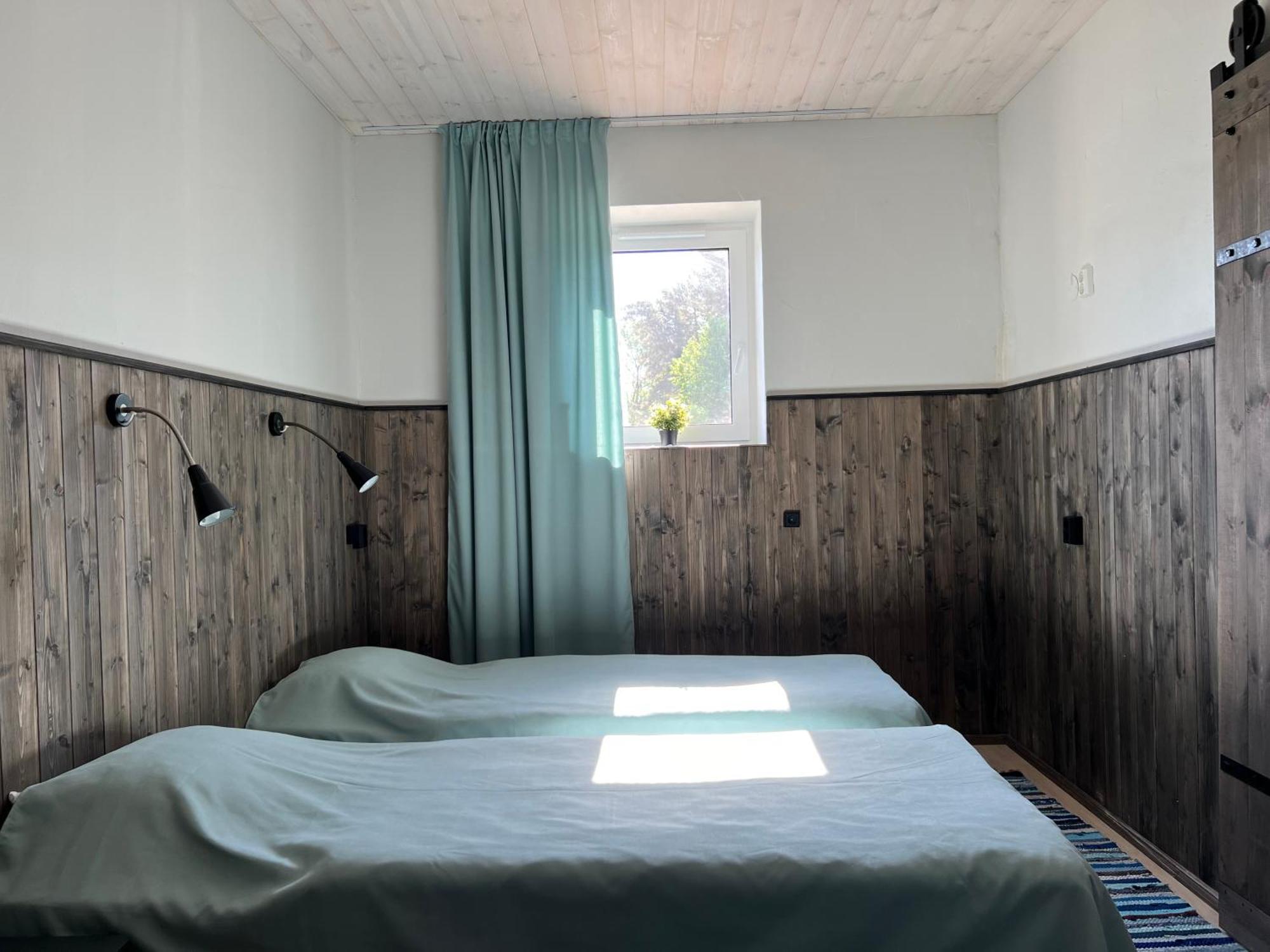 Kihnu Sadama Oeoemaja Guesthouse Lemsi Exterior foto