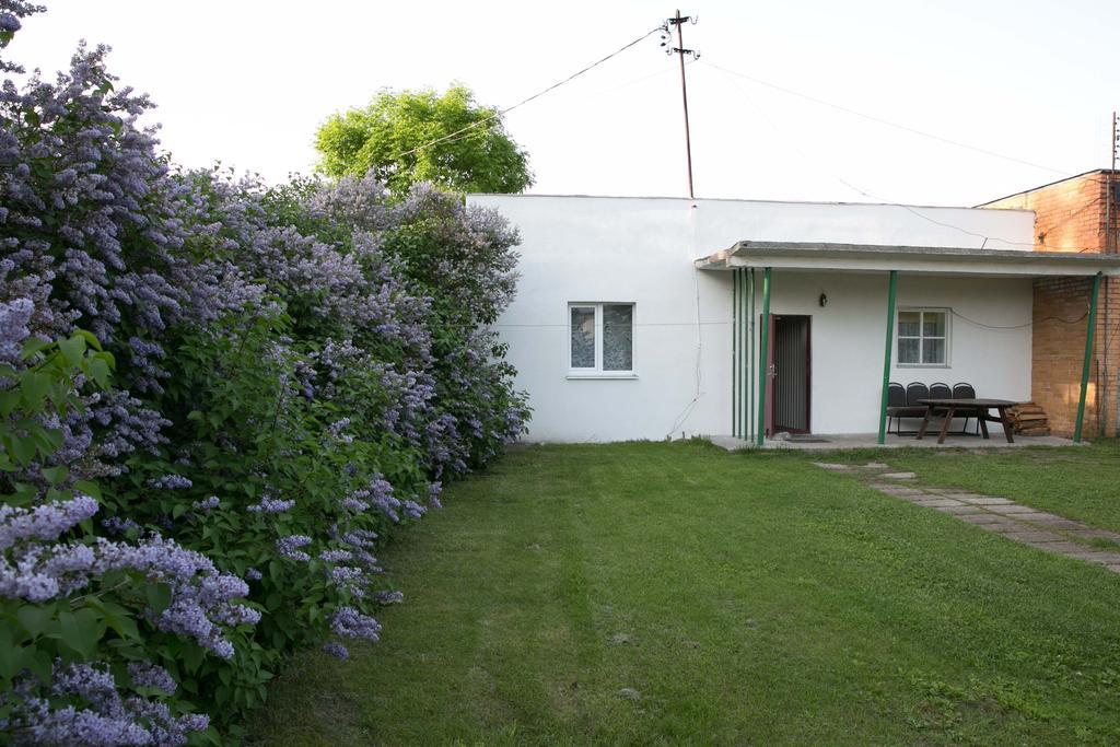 Kihnu Sadama Oeoemaja Guesthouse Lemsi Exterior foto